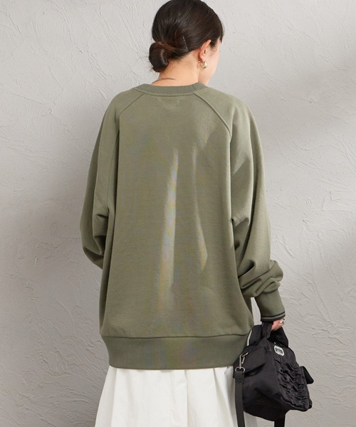 FRED PERRY（フレッドペリー）の「【WEB限定】[FRED PERRY/フレッドペリー] ティップライン ワンポイントロゴ刺繍ラグランスウェット（スウェット・レディース・ネイビー/アイボリー/モスグリーン・S/M/L）」の19枚目の写真