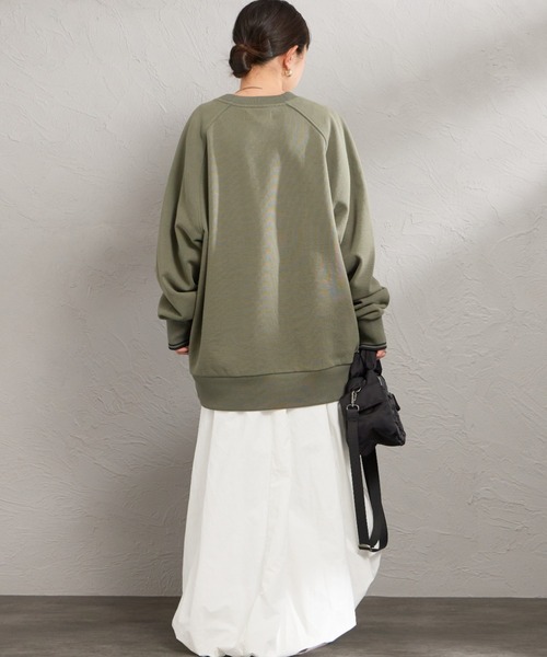 FRED PERRY（フレッドペリー）の「【WEB限定】[FRED PERRY/フレッドペリー] ティップライン ワンポイントロゴ刺繍ラグランスウェット（スウェット・レディース・ネイビー/アイボリー/モスグリーン・S/M/L）」の22枚目の写真
