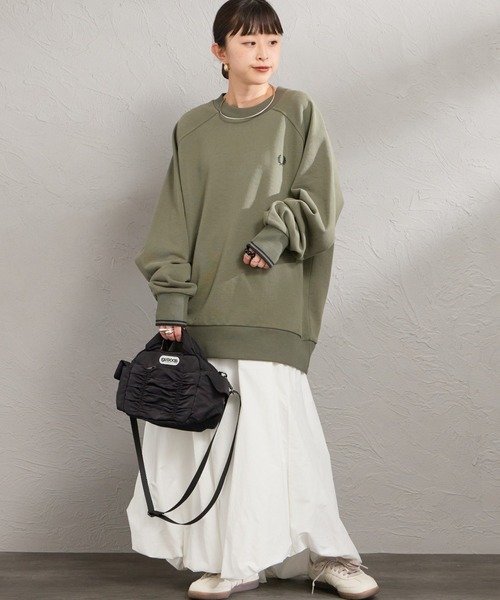 FRED PERRY（フレッドペリー）の「【WEB限定】[FRED PERRY/フレッドペリー] ティップライン ワンポイントロゴ刺繍ラグランスウェット（スウェット・レディース・ネイビー/アイボリー/モスグリーン・S/M/L）」の20枚目の写真