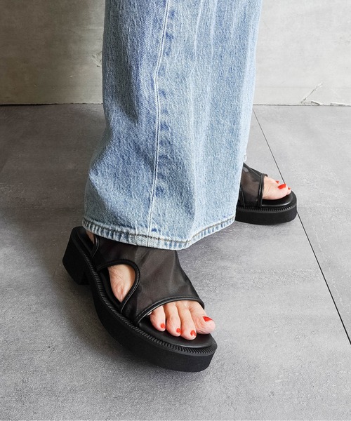 Fabby fabby(ファビィーファビィー)の「4.4cm厚底メッシュサンダル(サンダル・レディース・ブラック/アイボリー・LARGE/SMALL/MEDIUM)」の16枚目の写真