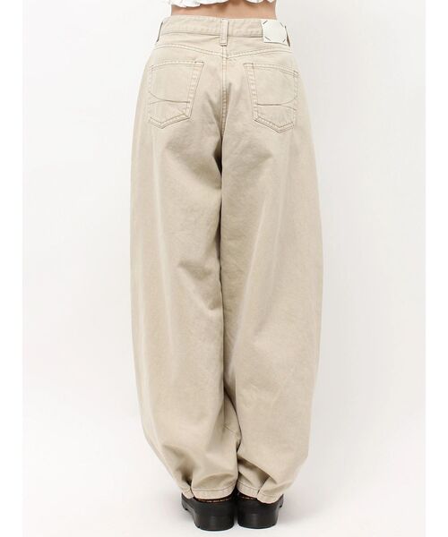 jouetie(ジュエティ)の「【SOMETHING×PosTokyo】Tuck Buggy(デニムパンツ・レディース・ベージュ/ブラック・SMALL/MEDIUM)」の13枚目の写真