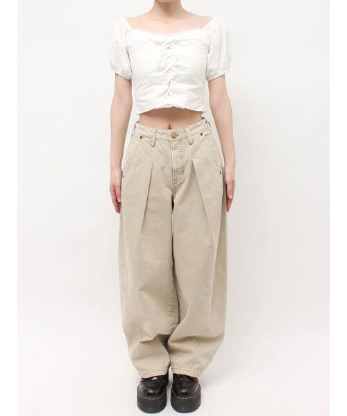 jouetie(ジュエティ)の「【SOMETHING×PosTokyo】Tuck Buggy(デニムパンツ・レディース・ベージュ/ブラック・SMALL/MEDIUM)」の21枚目の写真