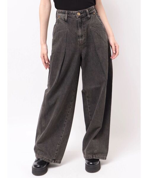 jouetie(ジュエティ)の「【SOMETHING×PosTokyo】Tuck Buggy(デニムパンツ・レディース・ベージュ/ブラック・SMALL/MEDIUM)」の6枚目の写真