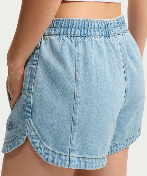 NIKE(ナイキ)の「NIKE AS W NK WR DENIM SHORT / ナイキ ウィメンズ WR デニム ショート 【SP】(デニムパンツ・レディース・ライトインディゴブルー・S/M/L)」の5枚目の写真