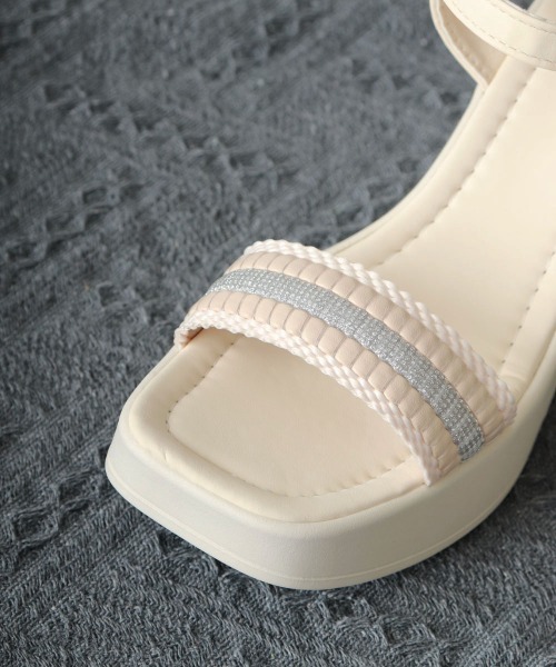 Miniministore(ミニミニストア)の「厚底 ストラップサンダル 太ヒール 美脚(サンダル・レディース・アイボリー/ブラック・23.5cm/23.0cm/22.5cm/25.0cm/24.5cm/24.0cm)」の3枚目の写真