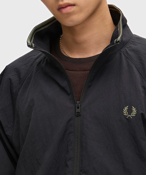 FRED PERRY(フレッドペリー)の「【先行予約受付中】Oversized Shell Jacket/オーバーサイズシェルジャケット(ブルゾン・メンズ・ブラック・S/M/L)」の14枚目の写真