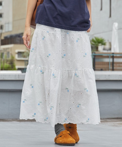 Chick（チック）の「Floral Embroidery Lace Scallop Long Flare Tiered Skirt / 花刺繍 レース スカラップ ロング フレア ティアード スカート 小花柄 レディース 秋 秋服 2026年秋冬（スカート・レディース・レッド/ブルー・FREE）」の4枚目の写真