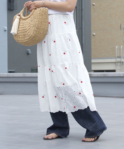 Chick（チック）の「Floral Embroidery Lace Scallop Long Flare Tiered Skirt / 花刺繍 レース スカラップ ロング フレア ティアード スカート 小花柄 レディース 秋 秋服 2026年秋冬（スカート・レディース・レッド/ブルー・FREE）」の14枚目の写真
