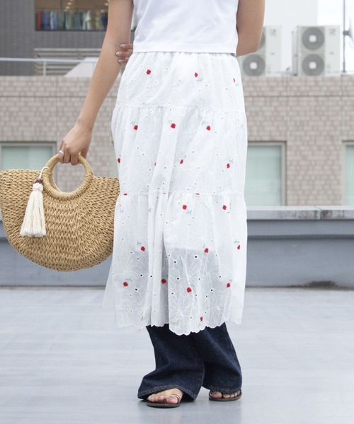 Chick（チック）の「Floral Embroidery Lace Scallop Long Flare Tiered Skirt / 花刺繍 レース スカラップ ロング フレア ティアード スカート 小花柄 レディース 秋 秋服 2026年秋冬（スカート・レディース・レッド/ブルー・FREE）」の15枚目の写真