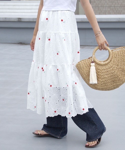 Chick（チック）の「Floral Embroidery Lace Scallop Long Flare Tiered Skirt / 花刺繍 レース スカラップ ロング フレア ティアード スカート 小花柄 レディース 秋 秋服 2026年秋冬（スカート・レディース・レッド/ブルー・FREE）」の16枚目の写真