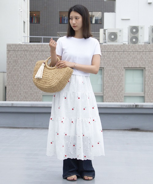 Chick（チック）の「Floral Embroidery Lace Scallop Long Flare Tiered Skirt / 花刺繍 レース スカラップ ロング フレア ティアード スカート 小花柄 レディース 秋 秋服 2026年秋冬（スカート・レディース・レッド/ブルー・FREE）」の17枚目の写真