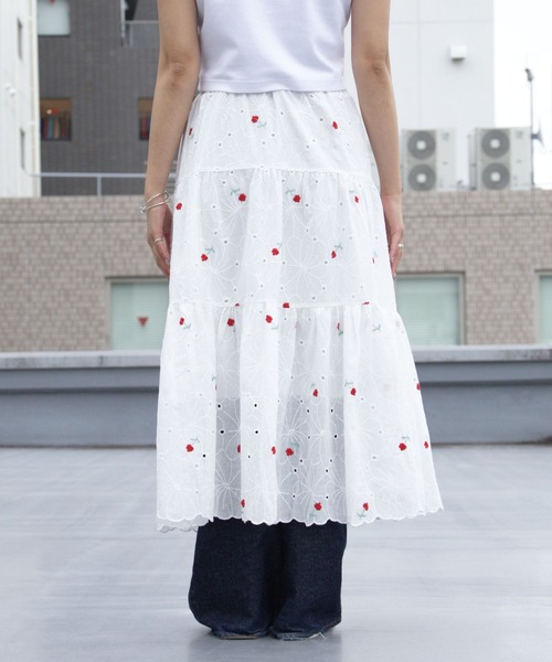 Chick（チック）の「Floral Embroidery Lace Scallop Long Flare Tiered Skirt / 花刺繍 レース スカラップ ロング フレア ティアード スカート 小花柄 レディース 秋 秋服 2026年秋冬（スカート・レディース・レッド/ブルー・FREE）」の22枚目の写真