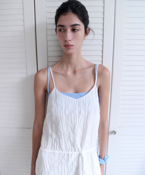 ANDNEEDS(アンドニーズ)の「Bowen pleats dress (ivory)(ワンピース・レディース・その他・FREE)」の2枚目の写真