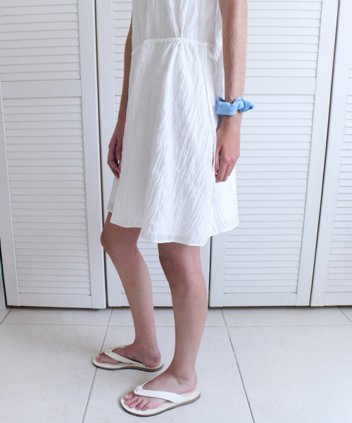 ANDNEEDS(アンドニーズ)の「Bowen pleats dress (ivory)(ワンピース・レディース・その他・FREE)」の4枚目の写真