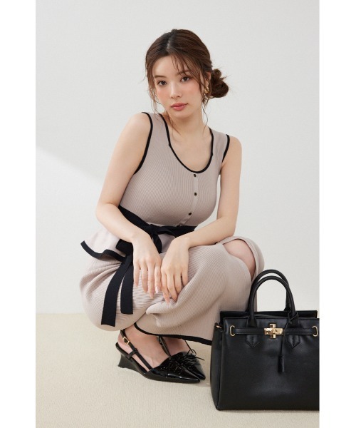 rienda(リエンダ)の「ノースリ配色ペプラムタイトニットワンピース 夏服 秋服(ワンピース・レディース・ブラック/ライトブルー/ベージュ・FREE)」の10枚目の写真