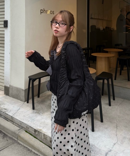loin nuit(ロワンニュイ)の「big ribbon long sleeve tops / ビッグリボンロングスリーブトップス(Tシャツ/カットソー・レディース・ホワイト/ブラック/ブラウン・FREE)」の4枚目の写真