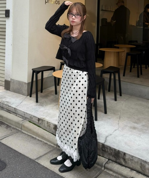 loin nuit(ロワンニュイ)の「big ribbon long sleeve tops / ビッグリボンロングスリーブトップス(Tシャツ/カットソー・レディース・ホワイト/ブラック/ブラウン・FREE)」の5枚目の写真