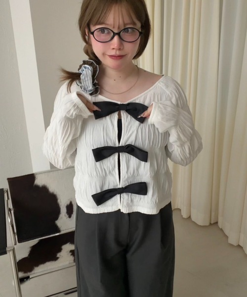 loin nuit(ロワンニュイ)の「big ribbon long sleeve tops / ビッグリボンロングスリーブトップス(Tシャツ/カットソー・レディース・ホワイト/ブラック/ブラウン・FREE)」の6枚目の写真