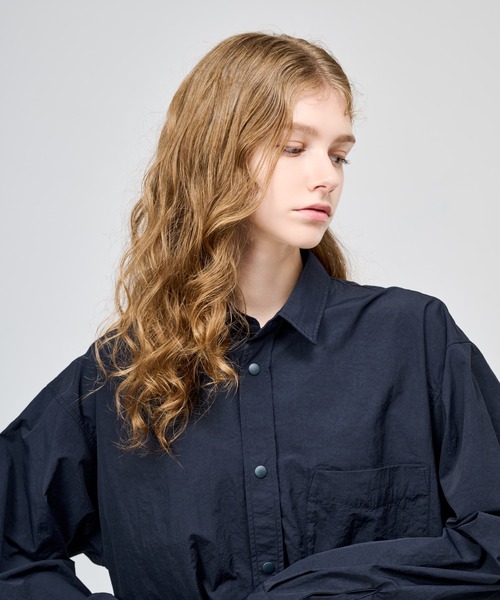 WETTEMPT（ウィテンプト）の「NYLON BICOLOR DRAWSTRING L/S SHIRT / ナイロンバイカラードローコードL/Sシャツ（シャツ/ブラウス・メンズ・グレー/ネイビー/ブラック・MEDIUM/SMALL/LARGE）」の9枚目の写真