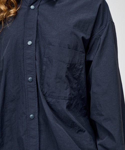 WETTEMPT（ウィテンプト）の「NYLON BICOLOR DRAWSTRING L/S SHIRT / ナイロンバイカラードローコードL/Sシャツ（シャツ/ブラウス・メンズ・グレー/ネイビー/ブラック・MEDIUM/SMALL/LARGE）」の10枚目の写真