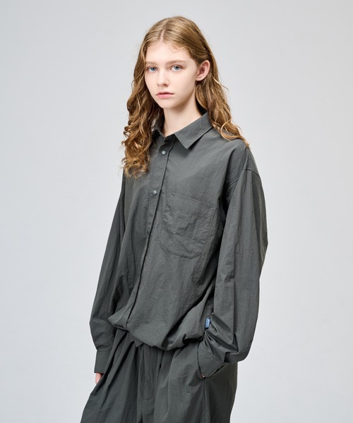 WETTEMPT（ウィテンプト）の「NYLON BICOLOR DRAWSTRING L/S SHIRT / ナイロンバイカラードローコードL/Sシャツ（シャツ/ブラウス・メンズ・グレー/ネイビー/ブラック・MEDIUM/SMALL/LARGE）」の22枚目の写真
