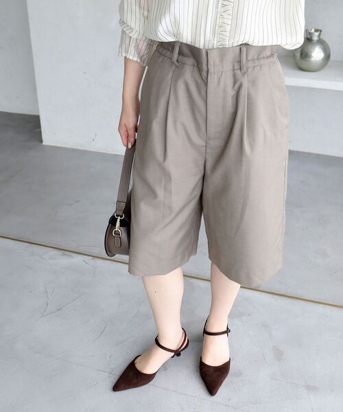 le.coeur blanc(ルクールブラン)の「タックハーフパンツ(その他パンツ・レディース・ブラック/グレイッシュベージュ・38)」の13枚目の写真
