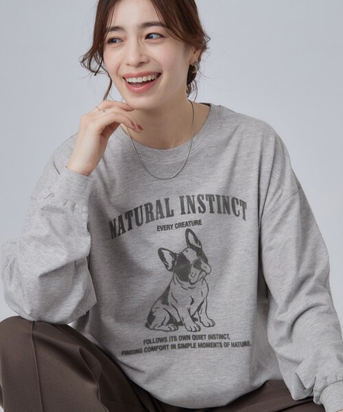 SHOO・LA・RUE（シューラルー）の「【選べる4柄/体型カバー】ゆるっと着られる BIGロンT（Tシャツ/カットソー・レディース・ブラック/ライトグレー/ホワイト/ベビーピンク・00）」の3枚目の写真