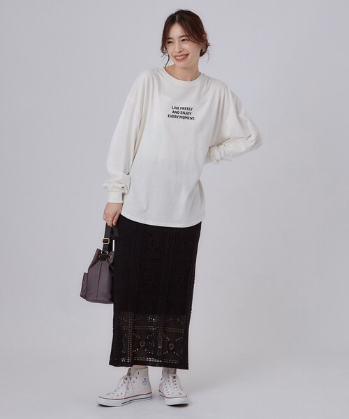 SHOO・LA・RUE（シューラルー）の「【選べる4柄/体型カバー】ゆるっと着られる BIGロンT（Tシャツ/カットソー・レディース・ブラック/ライトグレー/ホワイト/ベビーピンク・00）」の7枚目の写真