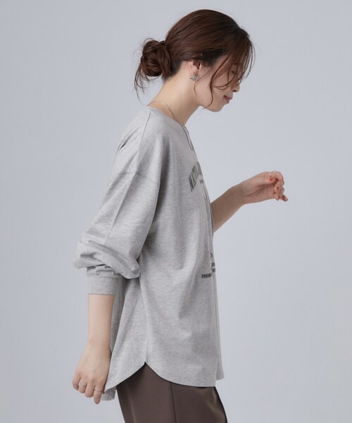 SHOO・LA・RUE（シューラルー）の「【選べる4柄/体型カバー】ゆるっと着られる BIGロンT（Tシャツ/カットソー・レディース・ブラック/ライトグレー/ホワイト/ベビーピンク・00）」の10枚目の写真