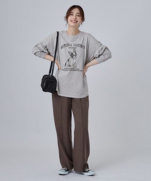 SHOO・LA・RUE（シューラルー）の「【選べる4柄/体型カバー】ゆるっと着られる BIGロンT（Tシャツ/カットソー・レディース・ブラック/ライトグレー/ホワイト/ベビーピンク・00）」の11枚目の写真