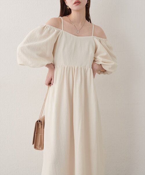 natural couture(ナチュラルクチュール)の「2WAYパフスリーブワンピース(ワンピース・レディース・オフホワイト/ネイビー/ブラウン/ブラック・FREE)」の5枚目の写真
