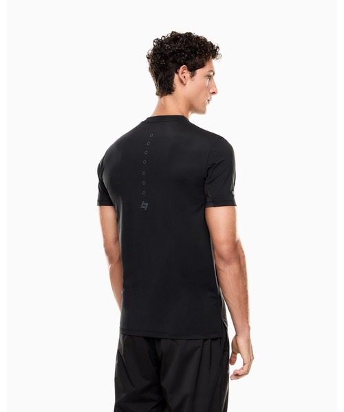 EMPORIO ARMANI EA7(エンポリオアルマーニイーエーセブン)の「【エンポリオ アルマーニ EA7】Dynamic Athlete Tシャツ VENTUS7テクニカルファブリック(Tシャツ/カットソー・メンズ・ブラック・X-LARGE/MEDIUM)」の4枚目の写真