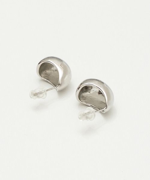 AJUGA.(アジュガ)の「ボールドドームピアス(ピアス(両耳用)・レディース・シルバー/ゴールド・ONE SIZE)」の4枚目の写真