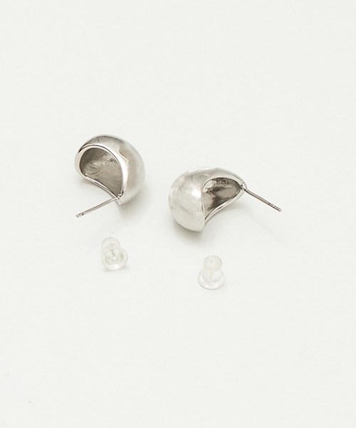 AJUGA.(アジュガ)の「ボールドドームピアス(ピアス(両耳用)・レディース・シルバー/ゴールド・ONE SIZE)」の7枚目の写真