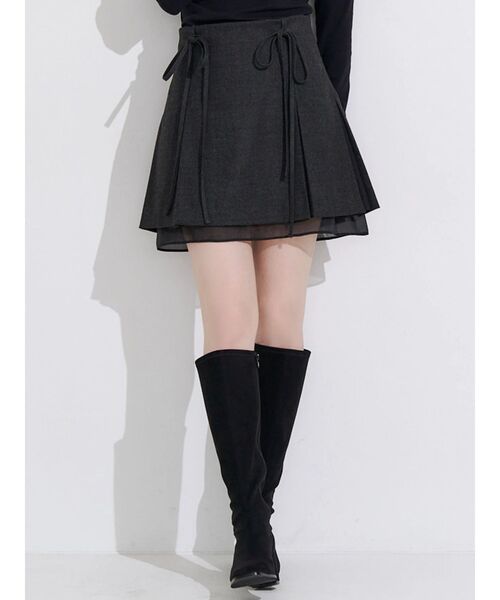 MERCURYDUO(マーキュリーデュオ)の「リボン付ボックスプリーツミニスカート(スカート・レディース・チャコールグレー/アイボリー・FREE)」の3枚目の写真