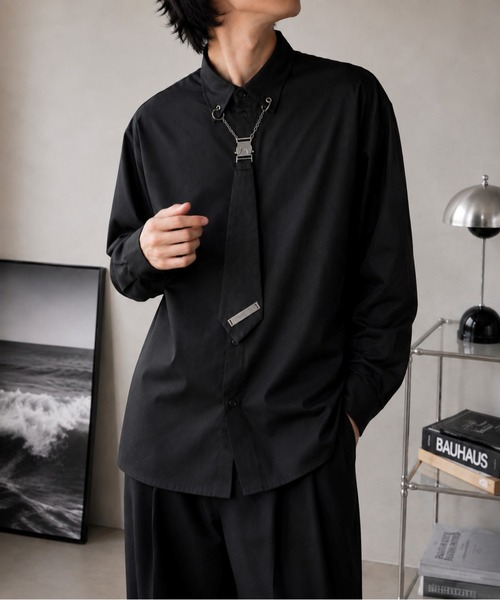 CERCA（チェルカ）の「【Bls】 【ZM】【Bling Leads】チェーンネクタイ付きシャツ（Tシャツ/カットソー・メンズ・ホワイト/ブラック・FREE）」の2枚目の写真