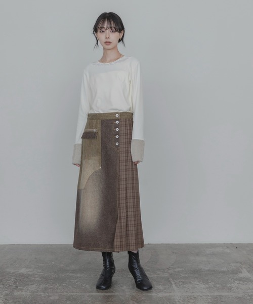 Eimee Law(エイミーロウ)の「ネックレイヤードトップス(Tシャツ/カットソー・レディース・ブラウン/ブラック/アイボリー/グレー・FREE)」の5枚目の写真
