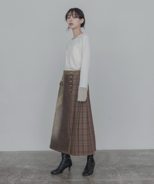 Eimee Law(エイミーロウ)の「ネックレイヤードトップス(Tシャツ/カットソー・レディース・ブラウン/ブラック/アイボリー/グレー・FREE)」の6枚目の写真