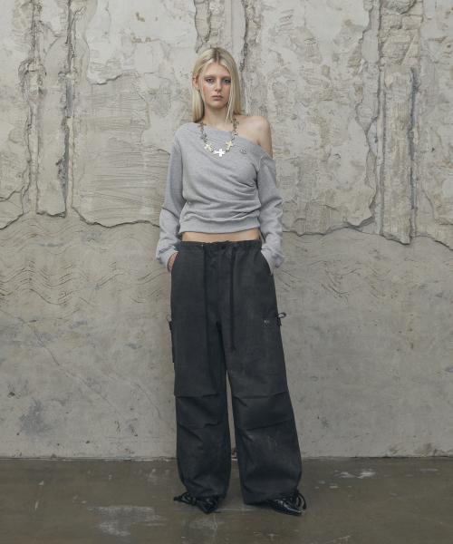 VOONT(ブント)の「One-Shoulder Snap Sweatshirt (GRAY)(スウェット・レディース・アッシュグレー・OS)」の4枚目の写真