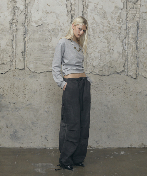 VOONT(ブント)の「One-Shoulder Snap Sweatshirt (GRAY)(スウェット・レディース・アッシュグレー・OS)」の6枚目の写真