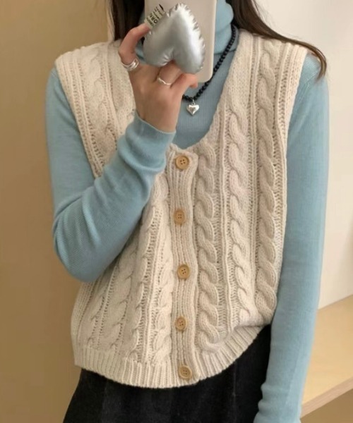 NANEA(ナネア)の「ボタン開き柄編みニットベスト(ベスト・レディース・ワインレッド/ブルー/ピンク/グレー/ベージュ/アイボリー/ブラック・フリー)」の9枚目の写真