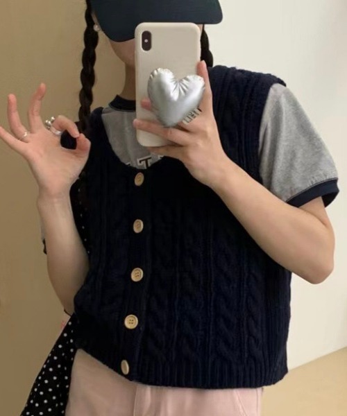 NANEA(ナネア)の「ボタン開き柄編みニットベスト(ベスト・レディース・ワインレッド/ブルー/ピンク/グレー/ベージュ/アイボリー/ブラック・フリー)」の11枚目の写真