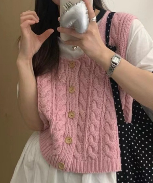 NANEA(ナネア)の「ボタン開き柄編みニットベスト(ベスト・レディース・ワインレッド/ブルー/ピンク/グレー/ベージュ/アイボリー/ブラック・フリー)」の18枚目の写真