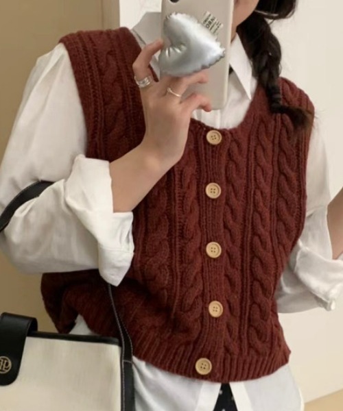 NANEA(ナネア)の「ボタン開き柄編みニットベスト(ベスト・レディース・ワインレッド/ブルー/ピンク/グレー/ベージュ/アイボリー/ブラック・フリー)」の20枚目の写真