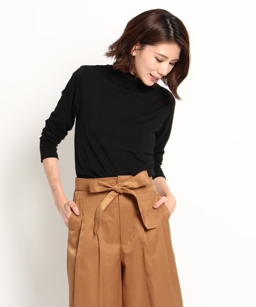 AG by aquagirl（エージーバイアクアガール）の「シャーリングネックプルオーバー（Tシャツ/カットソー・レディース・オフホワイト/グレー/レッド/ブラック・38）」の3枚目の写真