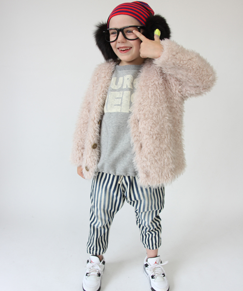 COMECHATTO&CLOSET(カムチャットアンドクロゼット)の「シープボアVネックカーディガン(カーディガン/ボレロ・キッズ・ブラック/アイボリー/ベージュ・110/130/100/120/90)」の3枚目の写真