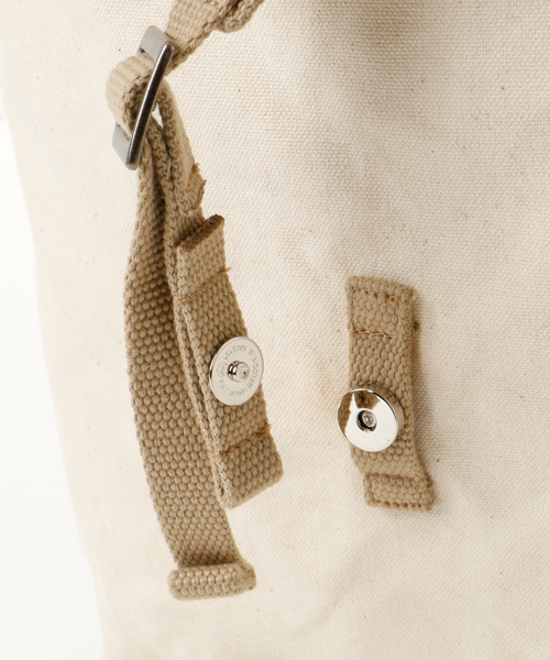 Columbia(コロンビア)の「Columbia×Daily russet×富士金梅 トリプルコラボバックパック(バックパック/リュック・レディース・ベージュ/グレー・FREE)」の15枚目の写真