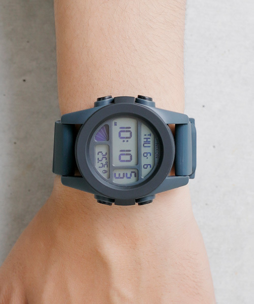 NIXON（ニクソン）の「THE UNIT（アナログ腕時計・メンズ・ネイビー/ホワイト/ブラック/ブラック×グレー/ホワイト×ブラック/イエロー/オレンジ/グリーン/ロイヤルブルー/ラスタ/ブラック×カーキ/レッド/ブルー・FREE）」の5枚目の写真