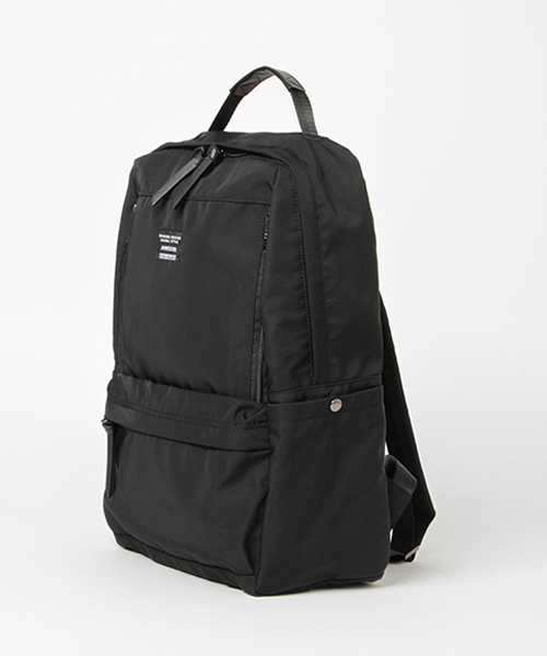 LBC（エルビーシー）の「縦ZIPベーシックバックパック（バックパック/リュック・レディース・ブラック/ベージュ/ネイビー・FREE）」の12枚目の写真