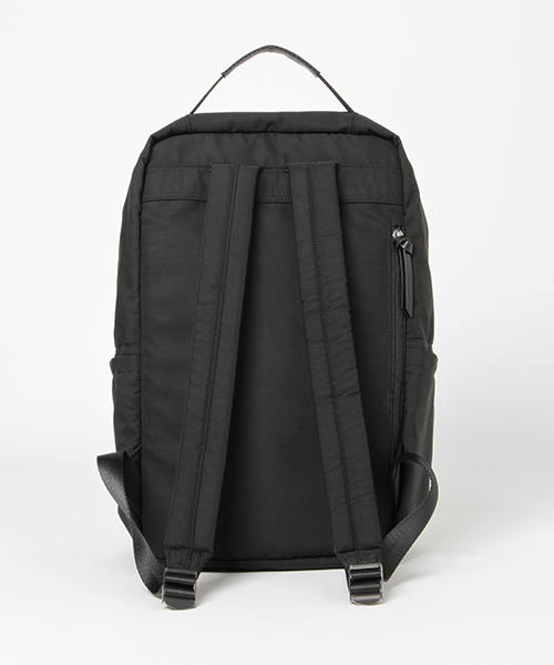 LBC（エルビーシー）の「縦ZIPベーシックバックパック（バックパック/リュック・レディース・ブラック/ベージュ/ネイビー・FREE）」の7枚目の写真